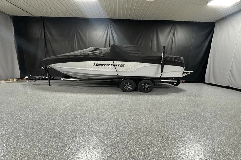 Slide: The Image of MasterCraft XT25 2024 - 16