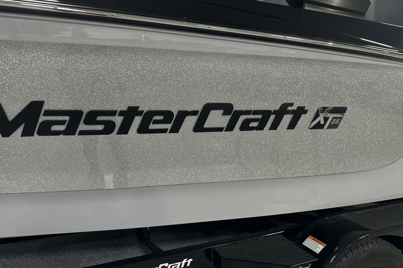 Slide: The Image of MasterCraft XT25 2024 - 17