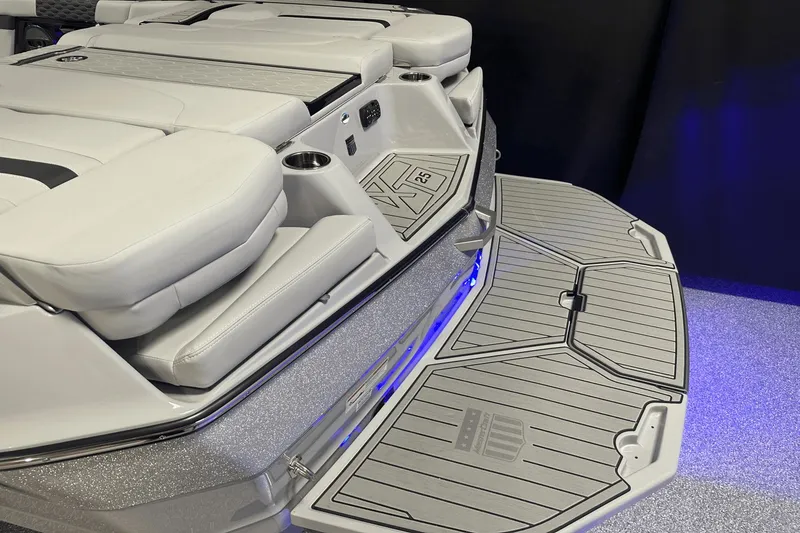 Slide: The Image of MasterCraft XT25 2024 - 23
