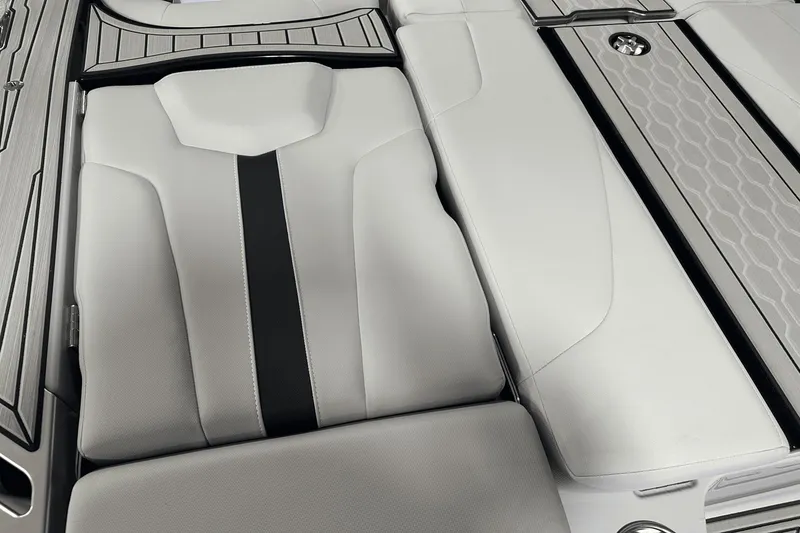 Slide: The Image of MasterCraft XT25 2024 - 25