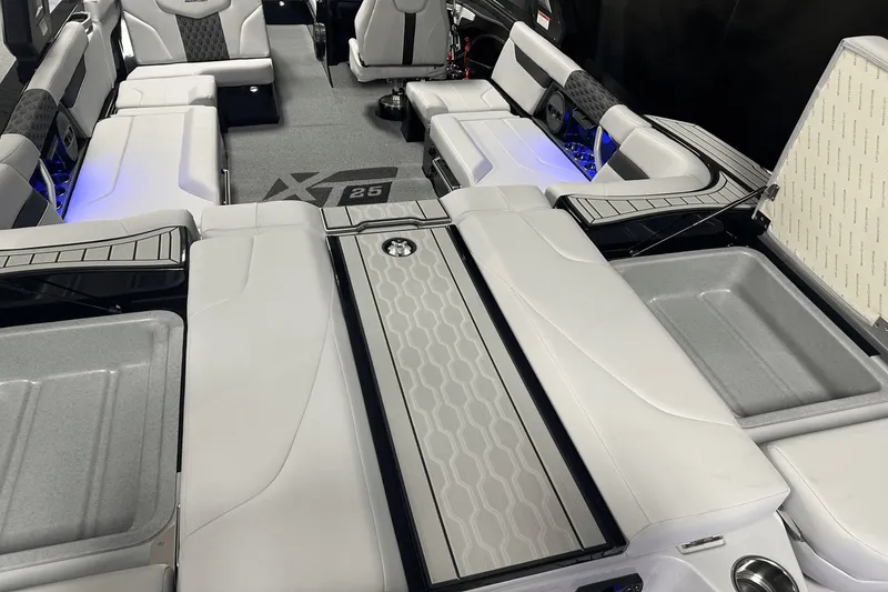Slide: The Image of MasterCraft XT25 2024 - 26