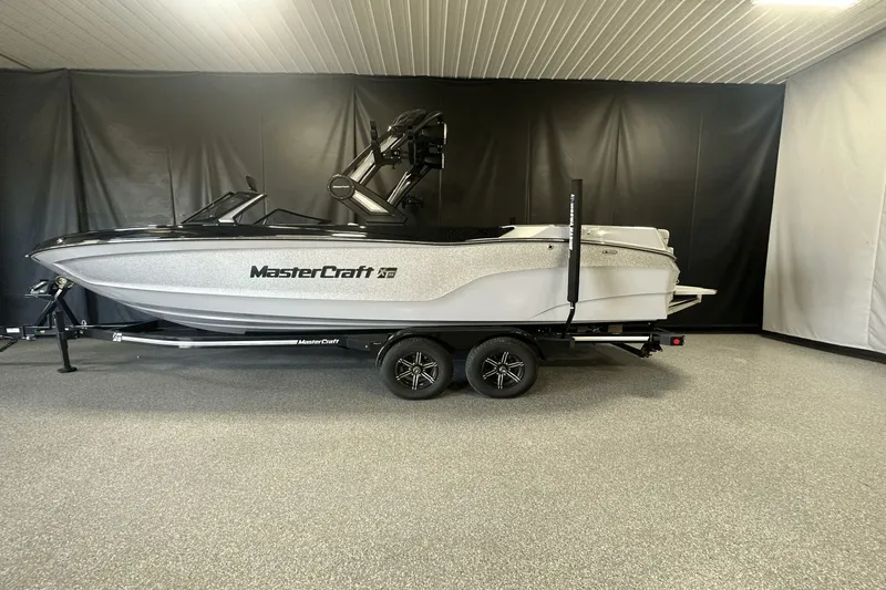 Slide: The Image of MasterCraft XT25 2024 - 2