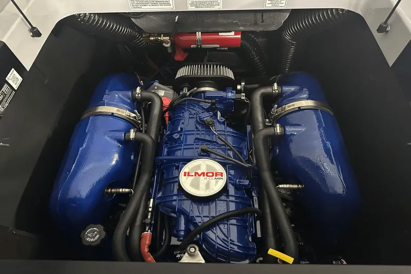 Slide: The Image of MasterCraft XT25 2024 - 30