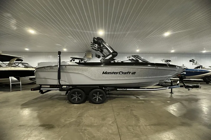 Slide: The Image of MasterCraft XT25 2024 - 3