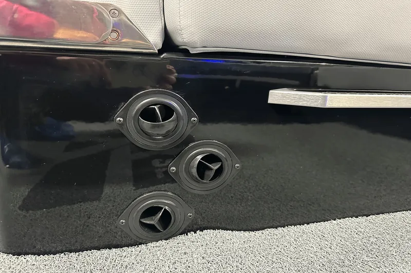Slide: The Image of MasterCraft XT25 2024 - 40