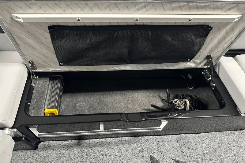 Slide: The Image of MasterCraft XT25 2024 - 42