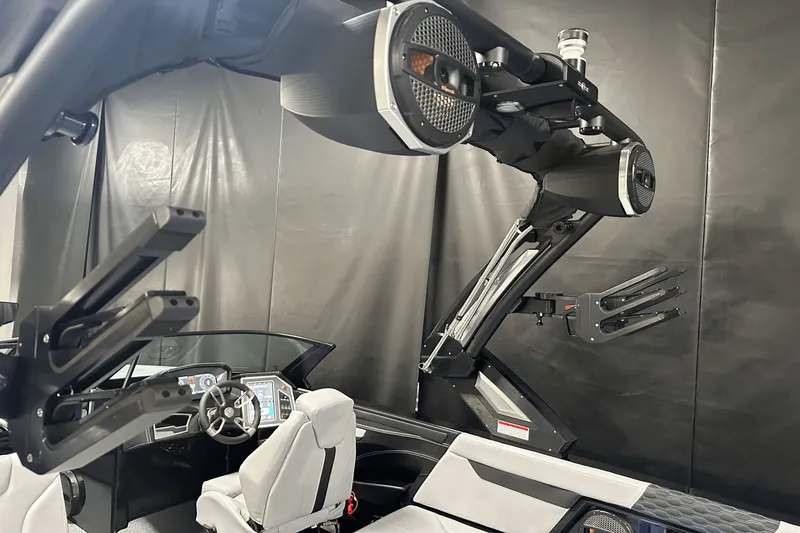 Slide: The Image of MasterCraft XT25 2024 - 54