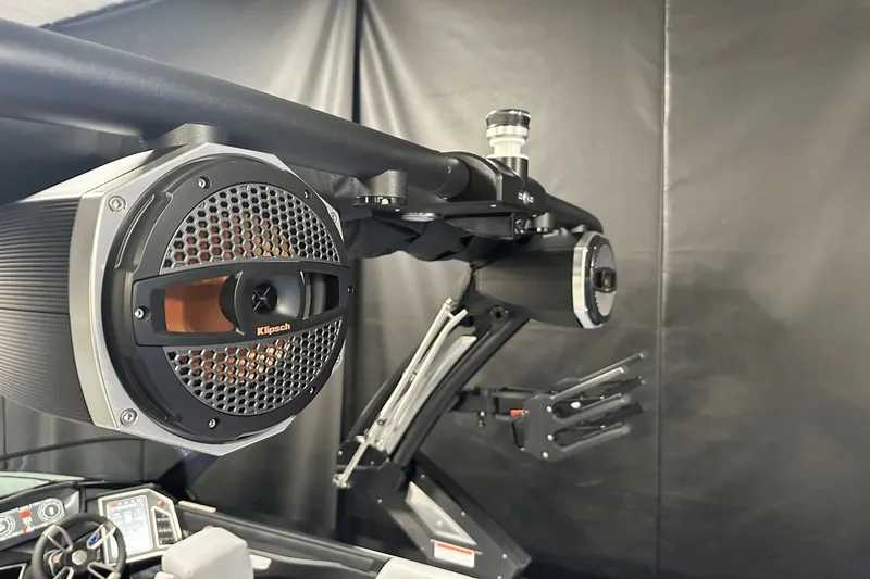 Slide: The Image of MasterCraft XT25 2024 - 55