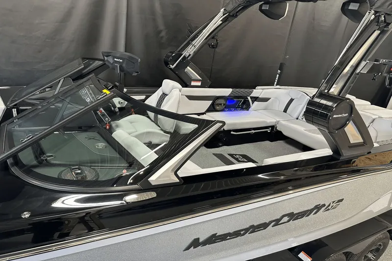 Slide: The Image of MasterCraft XT25 2024 - 5