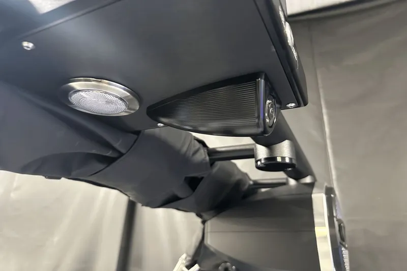 Slide: The Image of MasterCraft XT25 2024 - 59