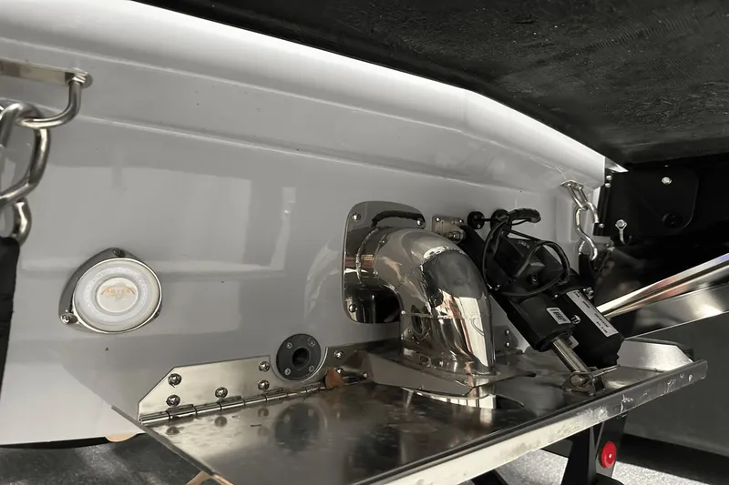 Slide: The Image of MasterCraft XT25 2024 - 62