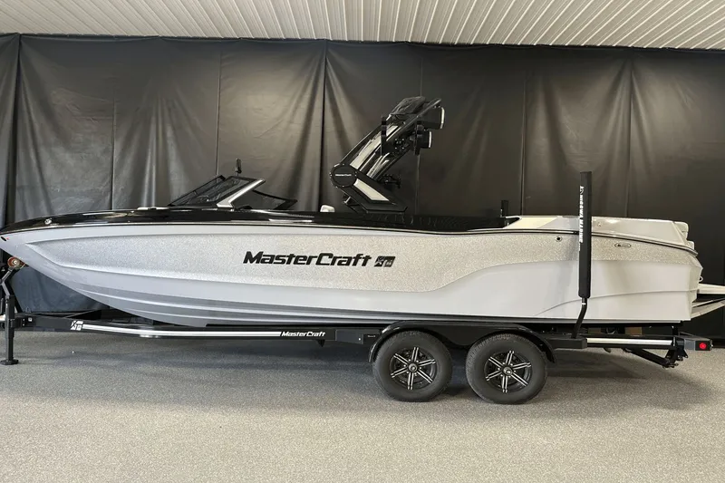 Slide: The Image of MasterCraft XT25 2024 - 66