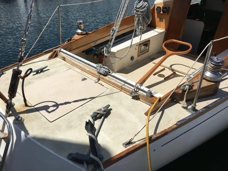 Slide: The Image of Wooden tiller & hydraulic tensioner - 4