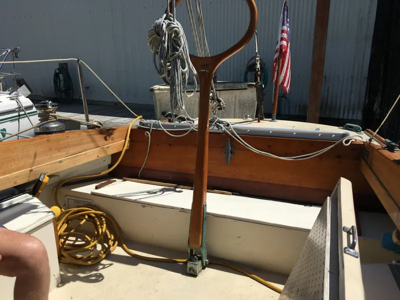 Slide: The Image of Cockpit with tiller up - 7