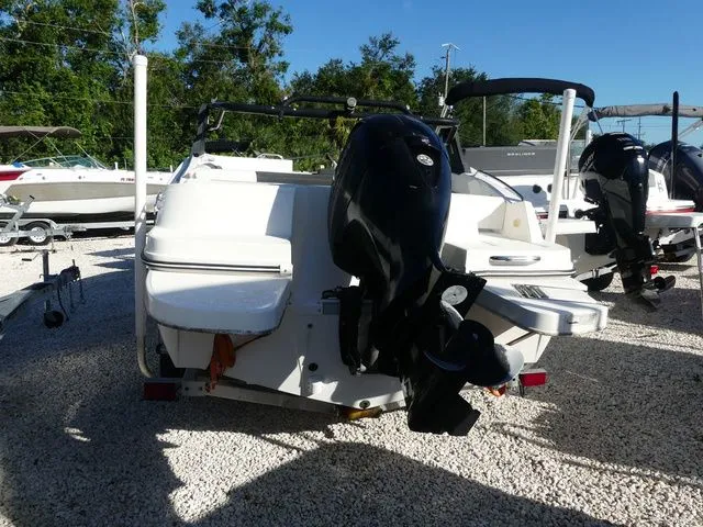Slide: The Image of Bayliner 190 Deck Boat 2018 - 4