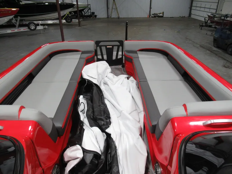 Slide: The Image of Manitou XT 27 Split Rear Windshield (SRW) 2024 - 16