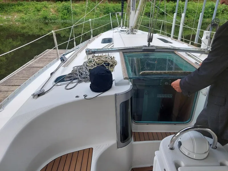 Slide: The Image of 1995 Beneteau Oceanis 351 sailboat deck with ropes and steering wheel. - 17