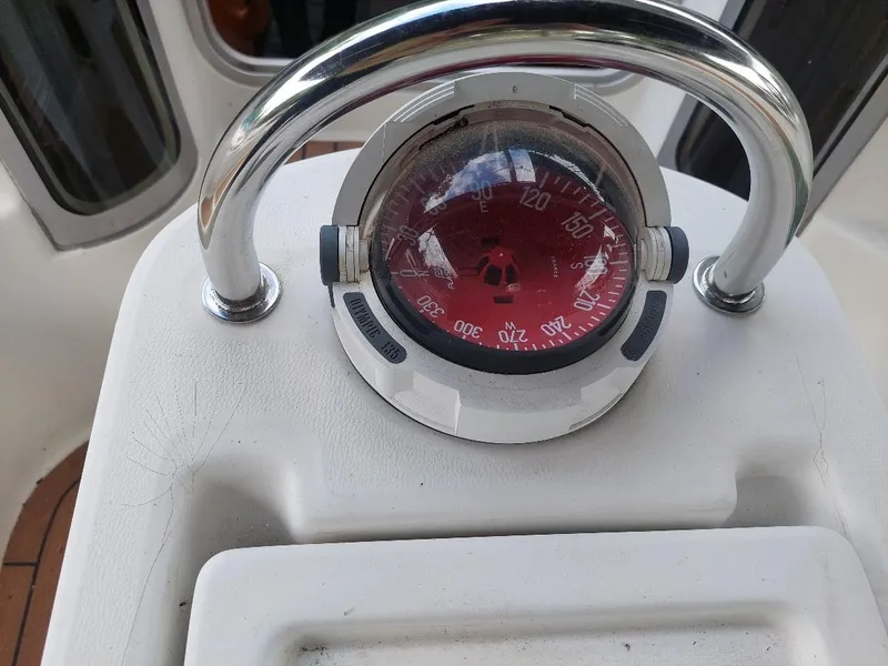 Slide: The Image of Compass on 1995 Beneteau Oceanis 351 yacht, featuring a sleek chrome handle. - 18