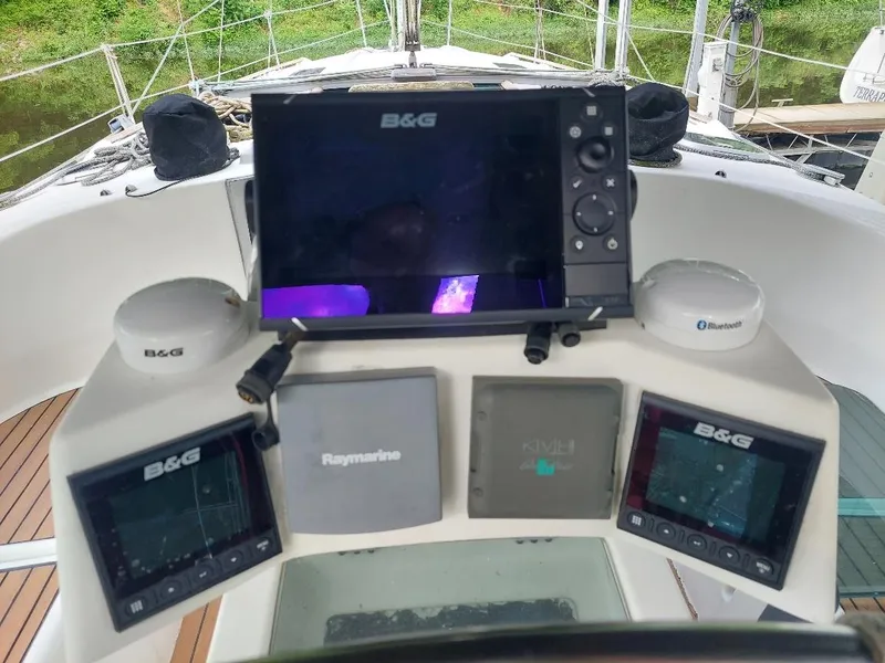 Slide: The Image of Cockpit of 1995 Beneteau Oceanis 351 with B&G navigation equipment. - 26