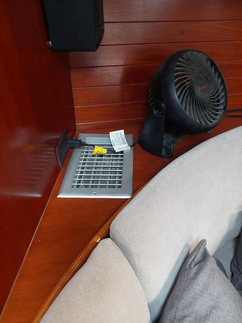 Slide: The Image of Beneteau Oceanis 351 1995 - 53