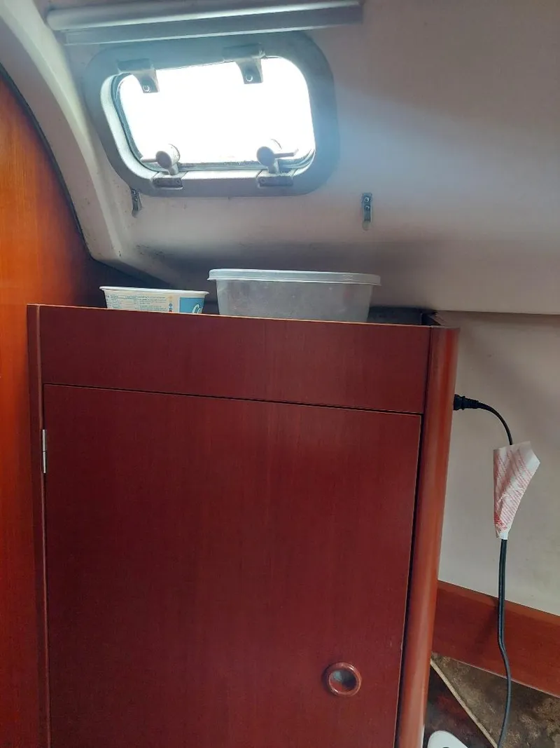 Slide: The Image of Beneteau Oceanis 351 1995 - 59