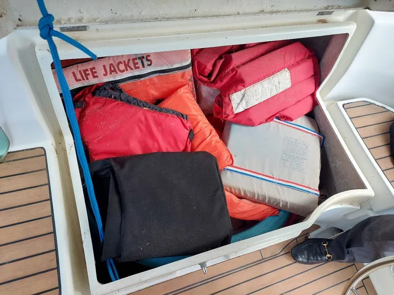 Slide: The Image of Beneteau Oceanis 351 1995 - 64