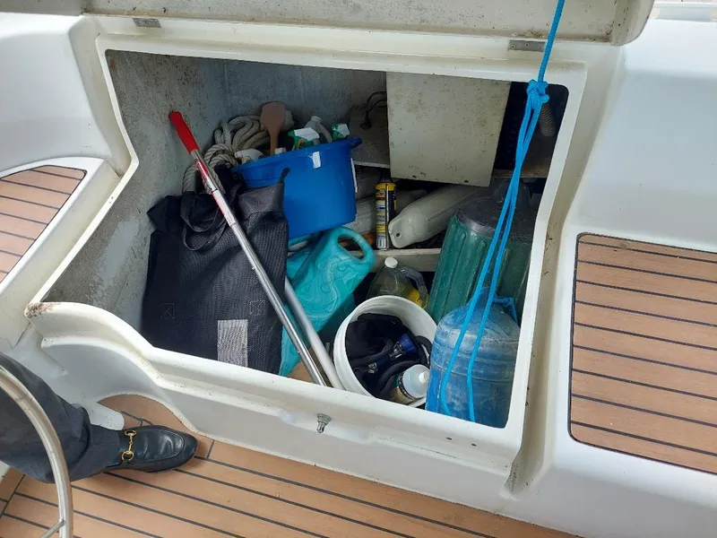 Slide: The Image of Beneteau Oceanis 351 1995 - 65