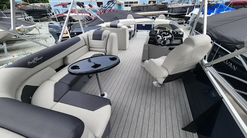 Slide: The Image of SunChaser Geneva DS 24 CRS 2024 - 10