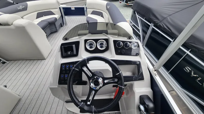 Slide: The Image of SunChaser Geneva DS 24 CRS 2024 - 12