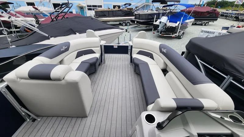 Slide: The Image of SunChaser Geneva DS 24 CRS 2024 - 13