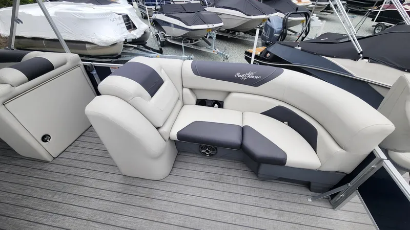 Slide: The Image of SunChaser Geneva DS 24 CRS 2024 - 5