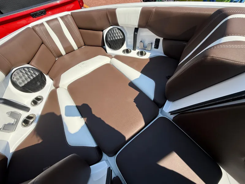 Slide: The Image of Malibu Wakesetter 22 LSV 2024 - 235