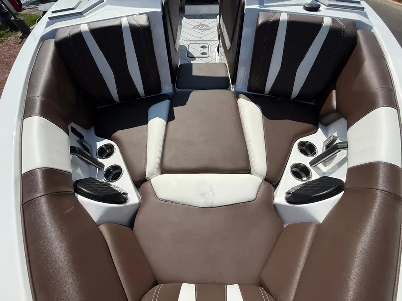 Slide: The Image of Malibu Wakesetter 22 LSV 2024 - 236