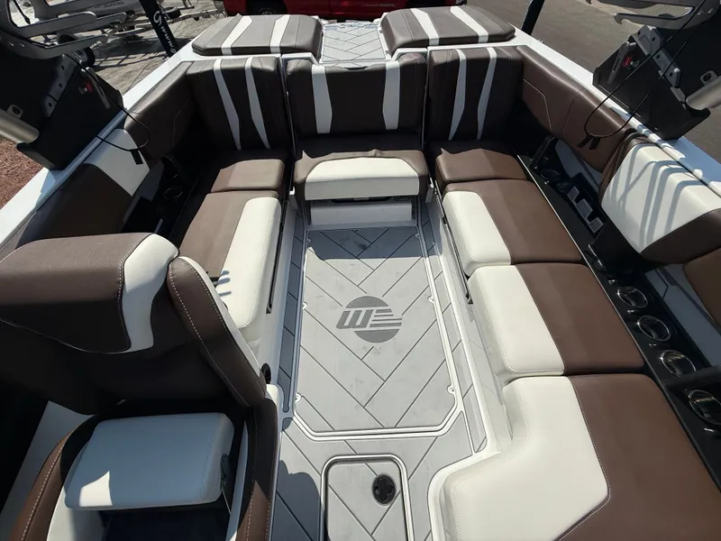 Slide: The Image of Malibu Wakesetter 22 LSV 2024 - 238