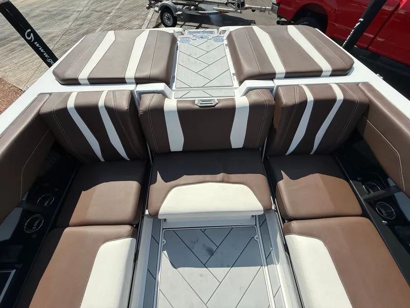 Slide: The Image of Malibu Wakesetter 22 LSV 2024 - 239