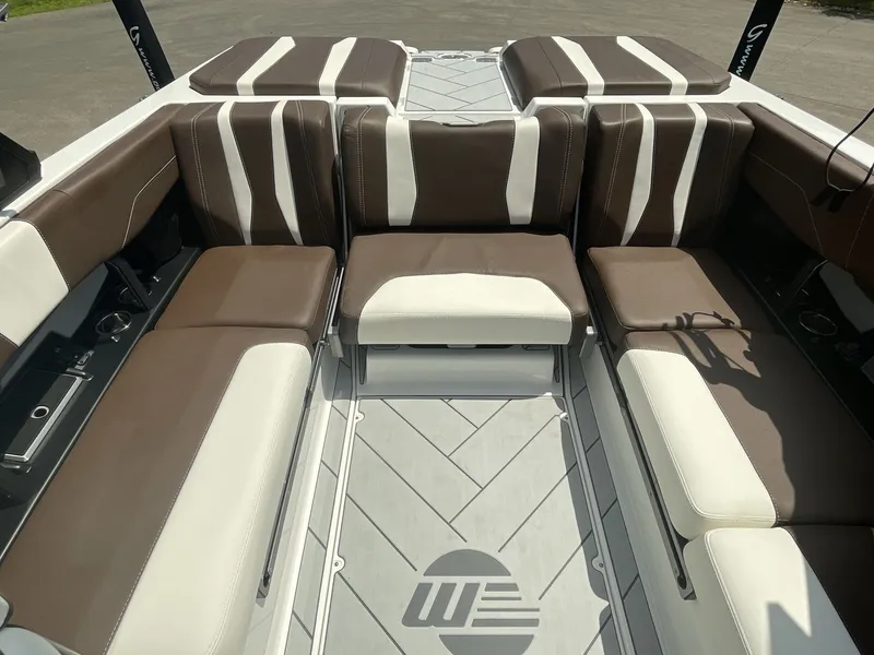 Slide: The Image of Malibu Wakesetter 22 LSV 2024 - 250