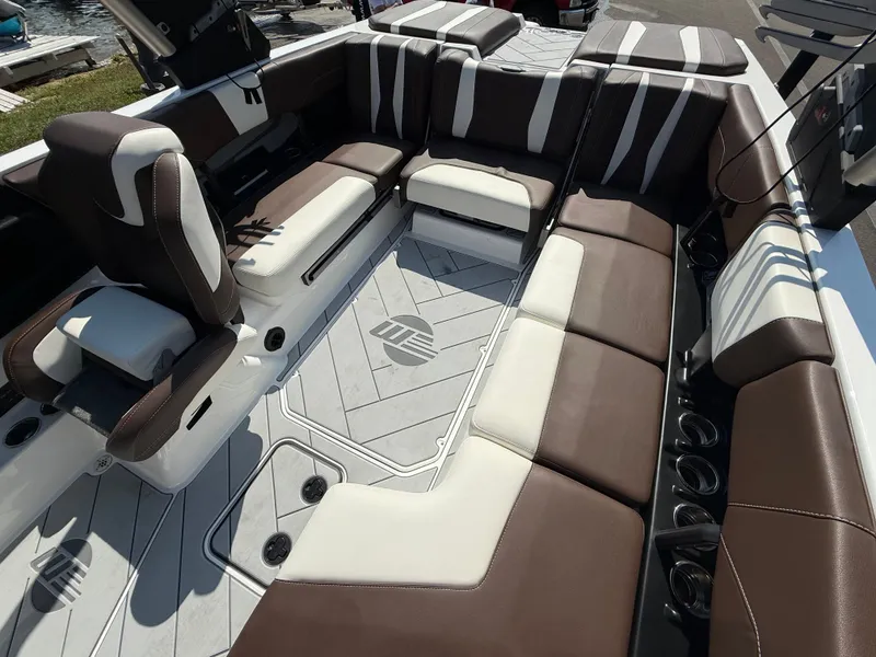 Slide: The Image of Malibu Wakesetter 22 LSV 2024 - 272