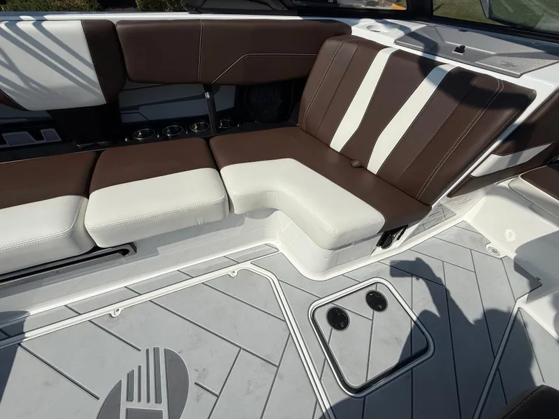 Slide: The Image of Malibu Wakesetter 22 LSV 2024 - 275