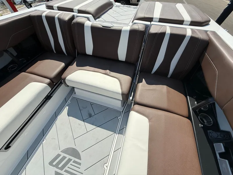 Slide: The Image of Malibu Wakesetter 22 LSV 2024 - 300