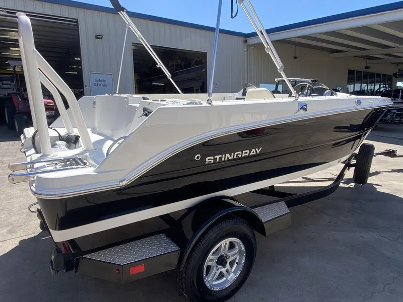 Slide: The Image of Stingray 172 SC 2024 - 2