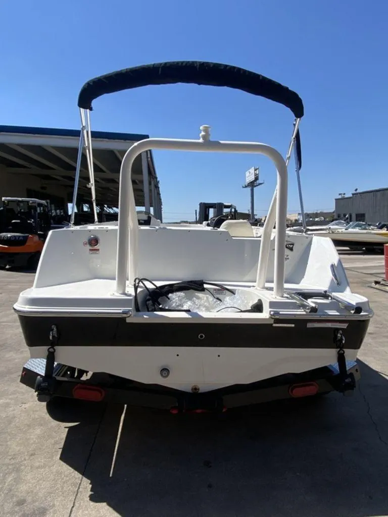 Slide: The Image of Stingray 172 SC 2024 - 3