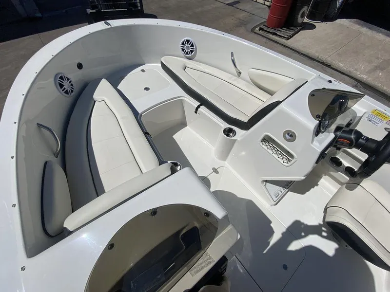 Slide: The Image of Stingray 172 SC 2024 - 5