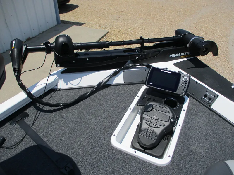 Slide: The Image of 2023 Vexus AVX181 boat with Minn Kota trolling motor and fish finder. - 8