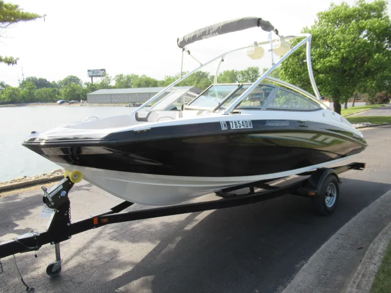 Slide: The Image of 2013 Yamaha Boats AR190 on trailer by a lake. - 11