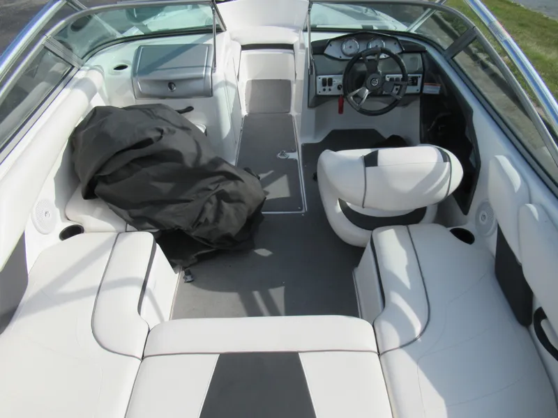 Slide: The Image of 2013 Yamaha Boats AR190 interior with white seating and steering console. - 13