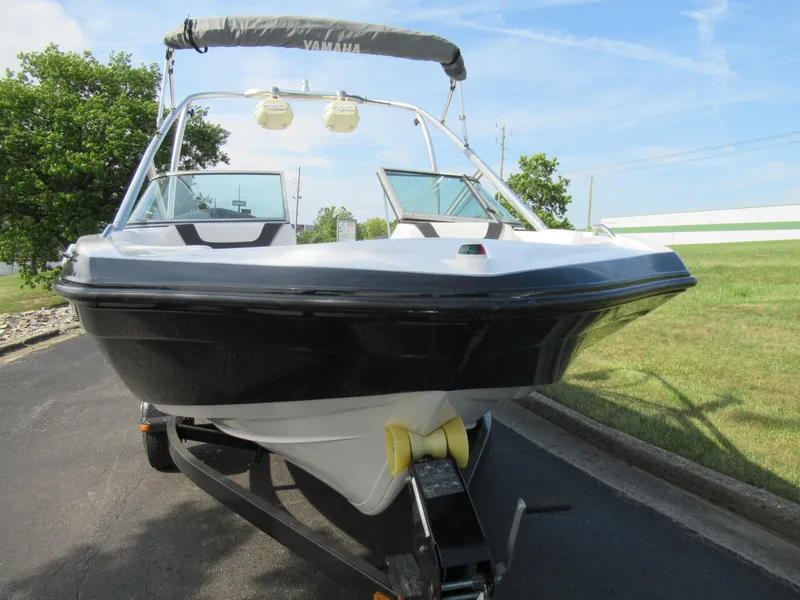 Slide: The Image of 2013 Yamaha Boats AR190 on trailer, front view. - 8
