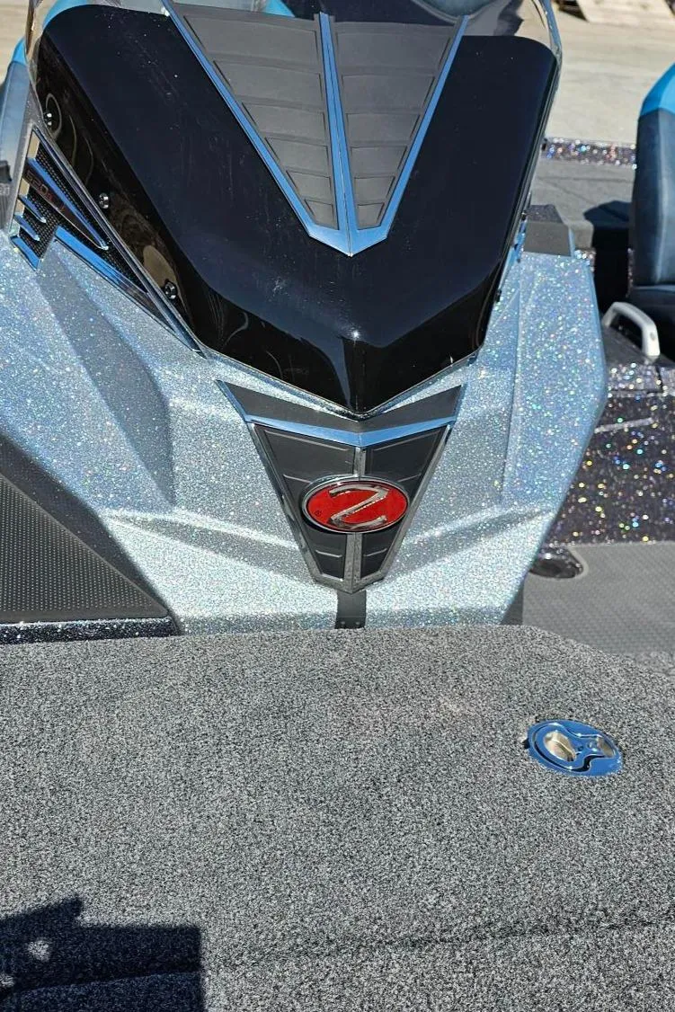 Slide: The Image of 2024 Ranger Z520R Ranger Cup Equipped boat, close-up of the deck and console. - 10