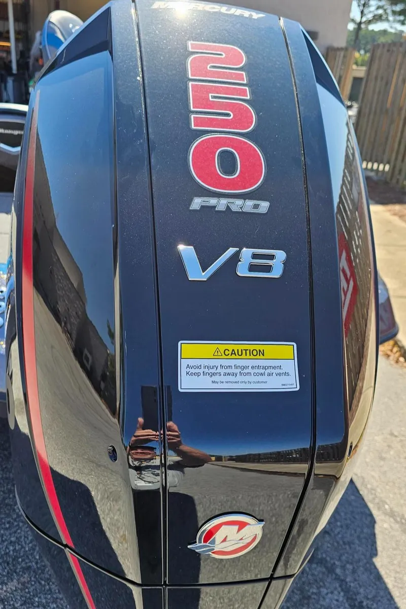 Slide: The Image of 2024 Ranger Z520R Ranger Cup Equipped with Mercury 250 Pro V8 engine. - 14