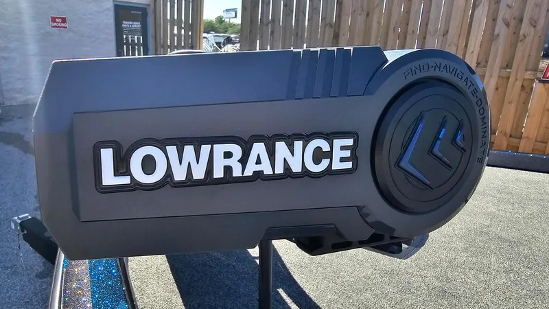 Slide: The Image of Lowrance fish finder on 2024 Ranger Z520R Ranger Cup Equipped boat. - 6