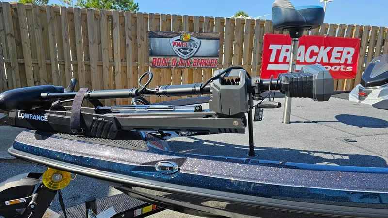 Slide: The Image of 2024 Ranger Z520R Ranger Cup Equipped boat with Lowrance equipment. - 7